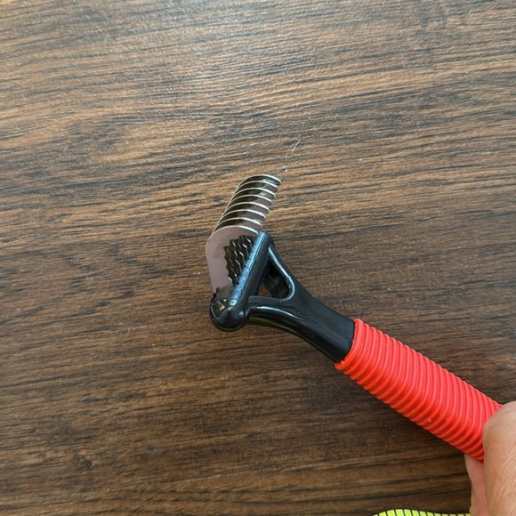 Dematting Grooming Tool. 6”. - Picture 3 of 4